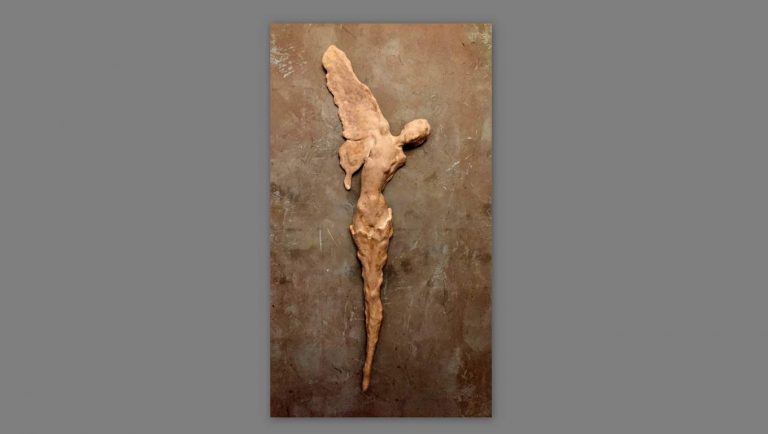 10 | Frank Linke„Metamorphose“ (2016), Wandskulptur, mineralischer Verbundwerkstoff, Höhe 93 cm | EG 210 €