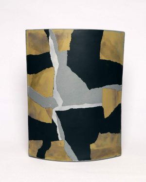Juliane Herden "Wandgeschichten Nr.1" (2020) | Porzellangefäß, Höhe 44 cm, Breite 32-33 cm