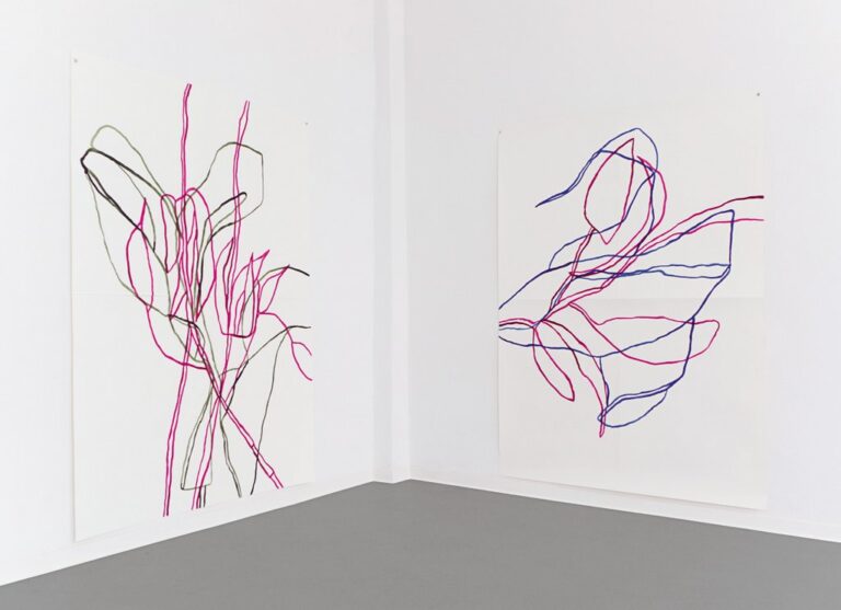Anna Roberta Vattes, Atelieransicht "Alien Fragments 13 & 5" 2022 | Tusche auf Papier, jeweils 168x119 cm
